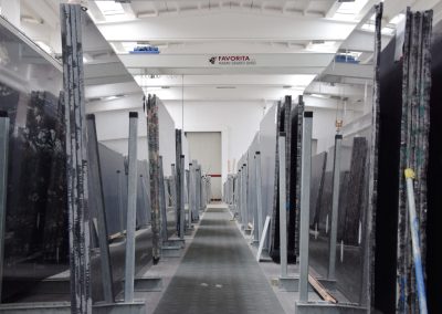 foto lastre di marmo, esposizione interna azienda Favorita