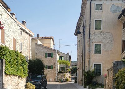 foto del restauro della pavimentazione di un centro storico ad opera dello studio tecnico ballarini e associati