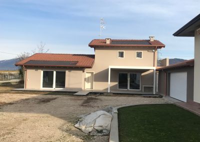 edificio residenziale dai caratteri tradizionali della valpolicella-coperture in legno a falde inclinate con sistemi di isolamento moderni e funzionalità distributiva degli spazi